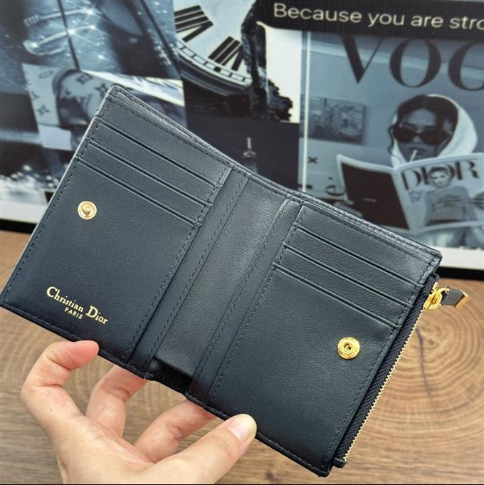 2025228Y 220P182144940